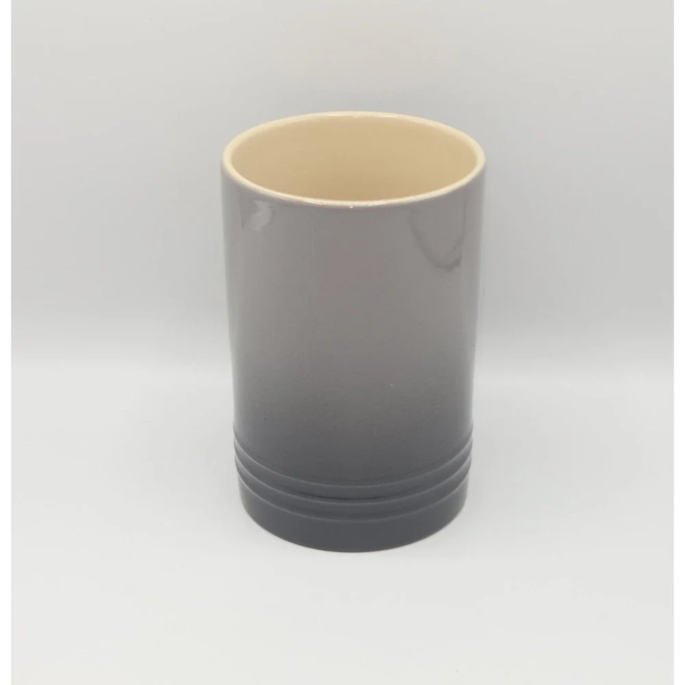 Le Creuset Flint 26oz Stoneware Canister with Wooden Lid New Factory Second